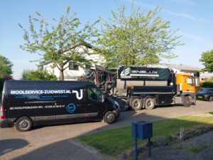 grond zuigwagen als vervanging van kruipwagen in bergen op zoom